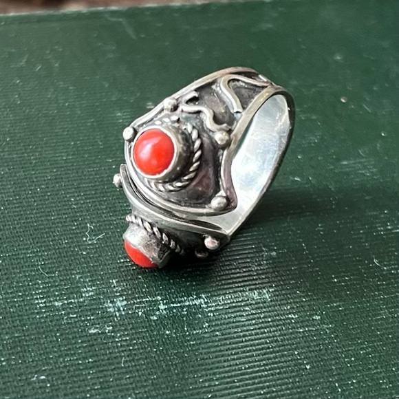 Vintage Mexican Sterling Silver and Coral Ring - Picture 6 of 8